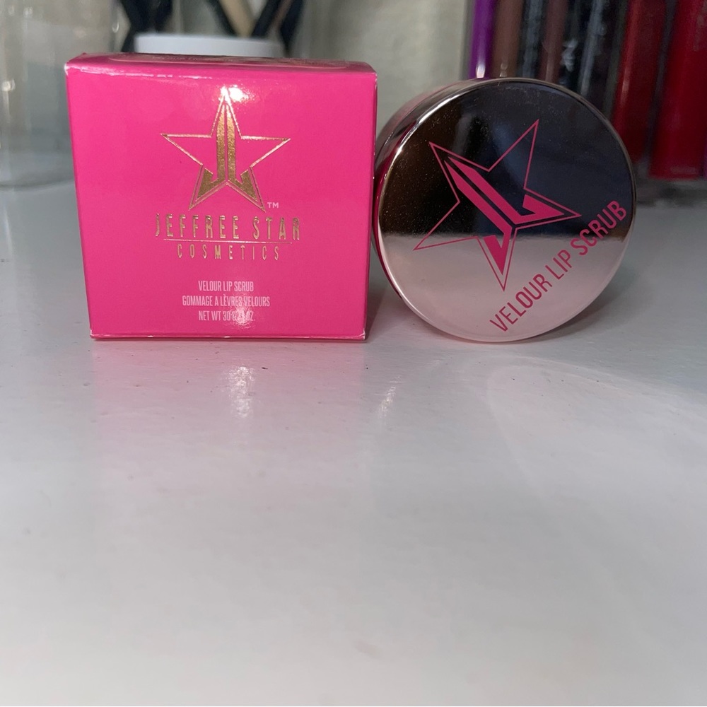 Velour Lip scrub- Strawberry Gum
